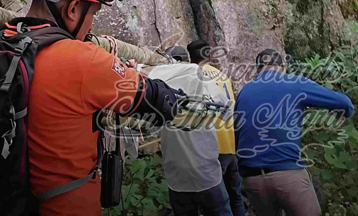 SE LANZA MUJER A ACANTILADO Y MUERE