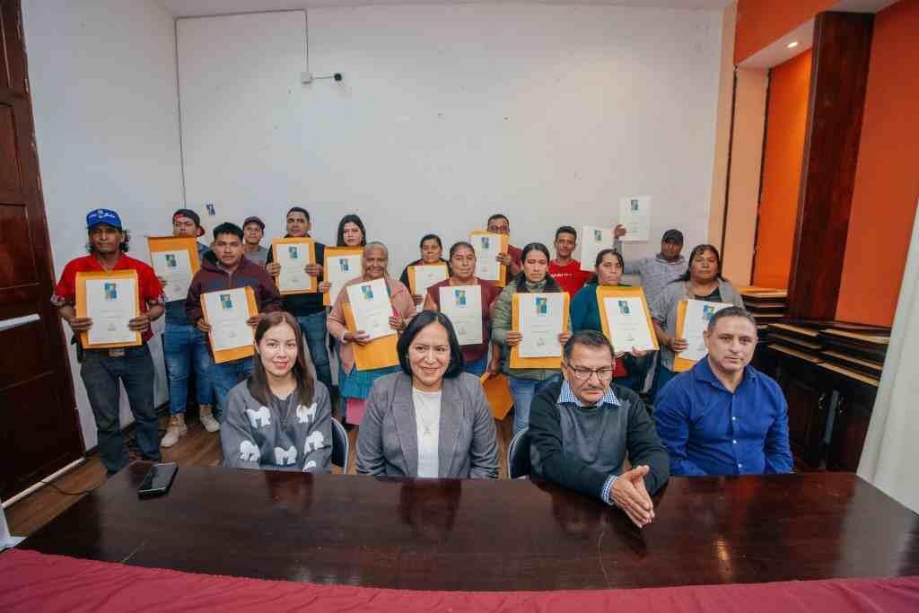 ENTREGAN ESCRITURAS A FAMILIAS AFECTADAS POR DESASTRES NATURALES