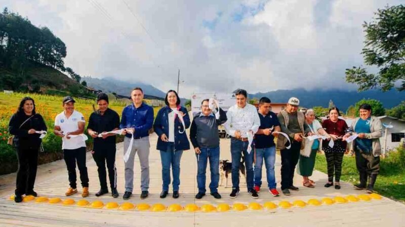 INAUGURA ALCALDE DE COSCOMATEPEC OBRA EN ZACATLAPA