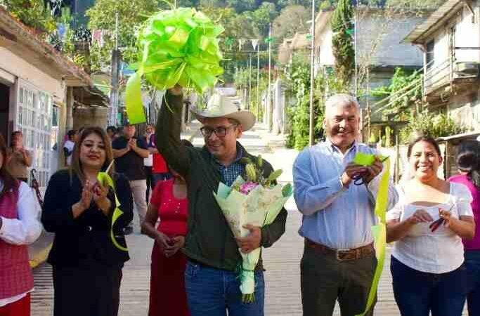 ERNESTO RUIZ INAUGURA OBRA INTEGRAL EN TETLA