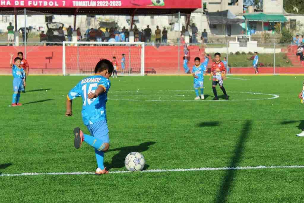 IMPULSAN EL DEPORTE EN TOMATLÁN