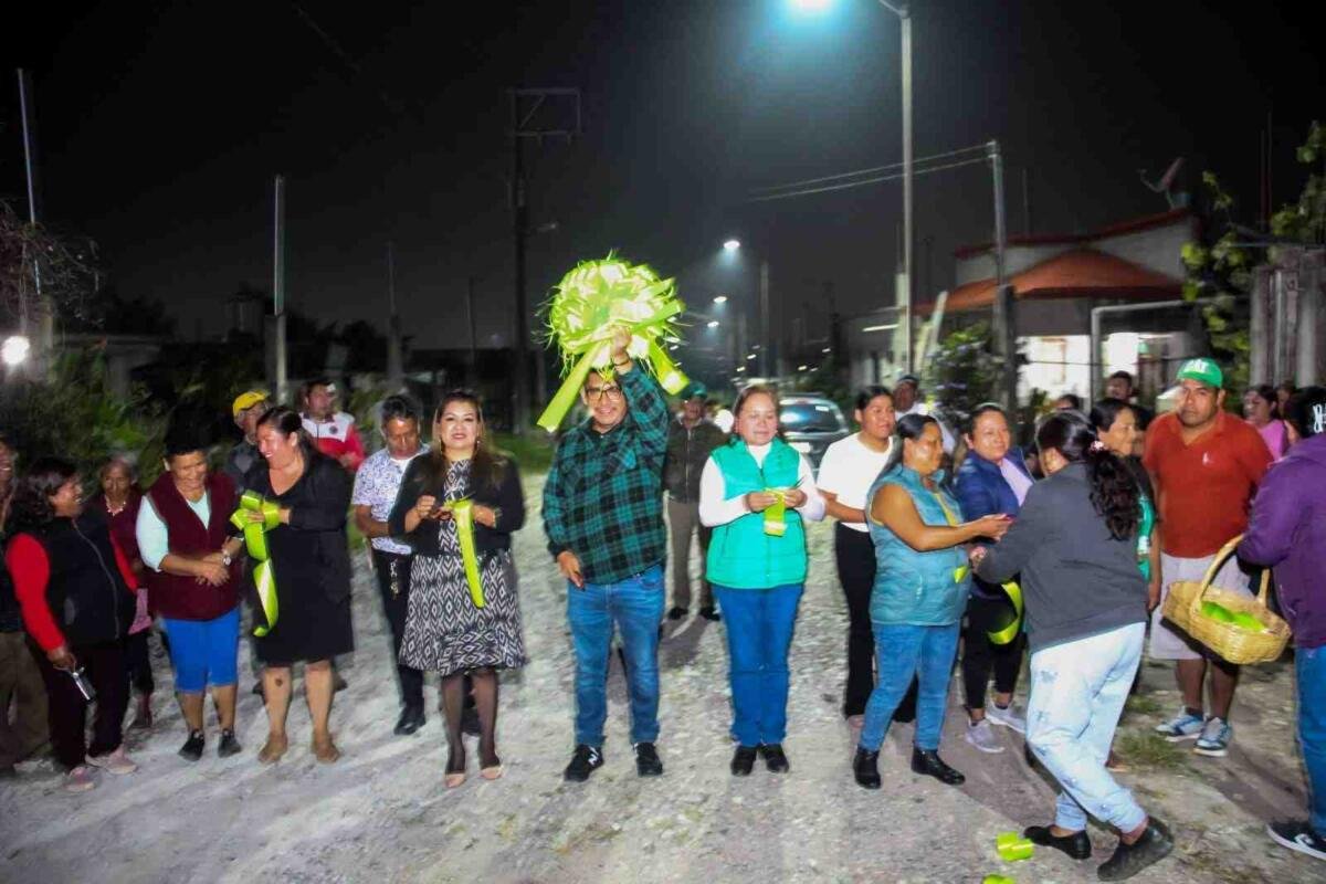 ERNESTO RUIZ INAUGURA RED DE ALUMBRADO PÚBLICO