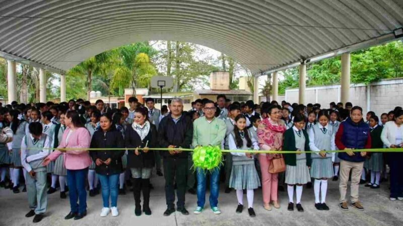 INAUGURA ERNESTO RUIZ TECHADO EN TELESECUNDARIA