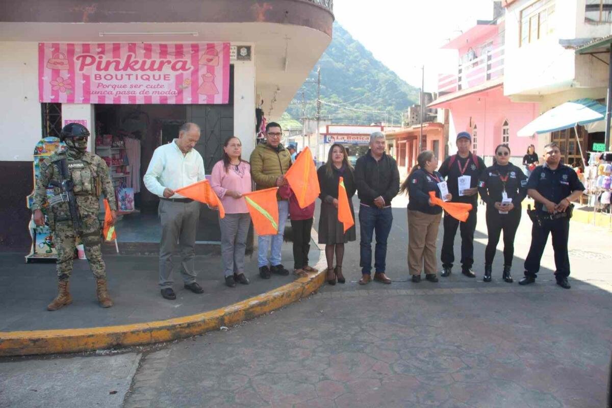 DAN BANDERAZO DE OPERATIVO DE BUEN FIN