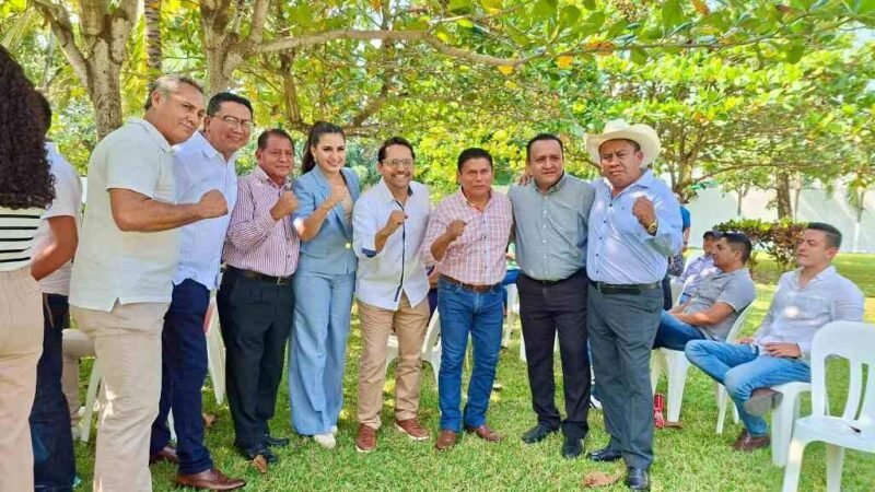 SE REUNE ARMANDO REYES CON DIPUTADOS LOCALES Y FEDERALES