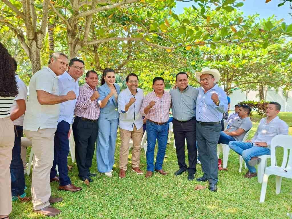 SE REUNE ARMANDO REYES CON DIPUTADOS LOCALES Y FEDERALES