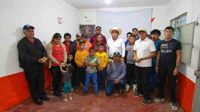 ENTREGA ARMANDO MUÑOZ ENTREGA APOYOS A DANZANTES