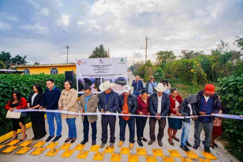 INAUGURA ALCALDE CAMINO XOCOTLA-HUILOTLA