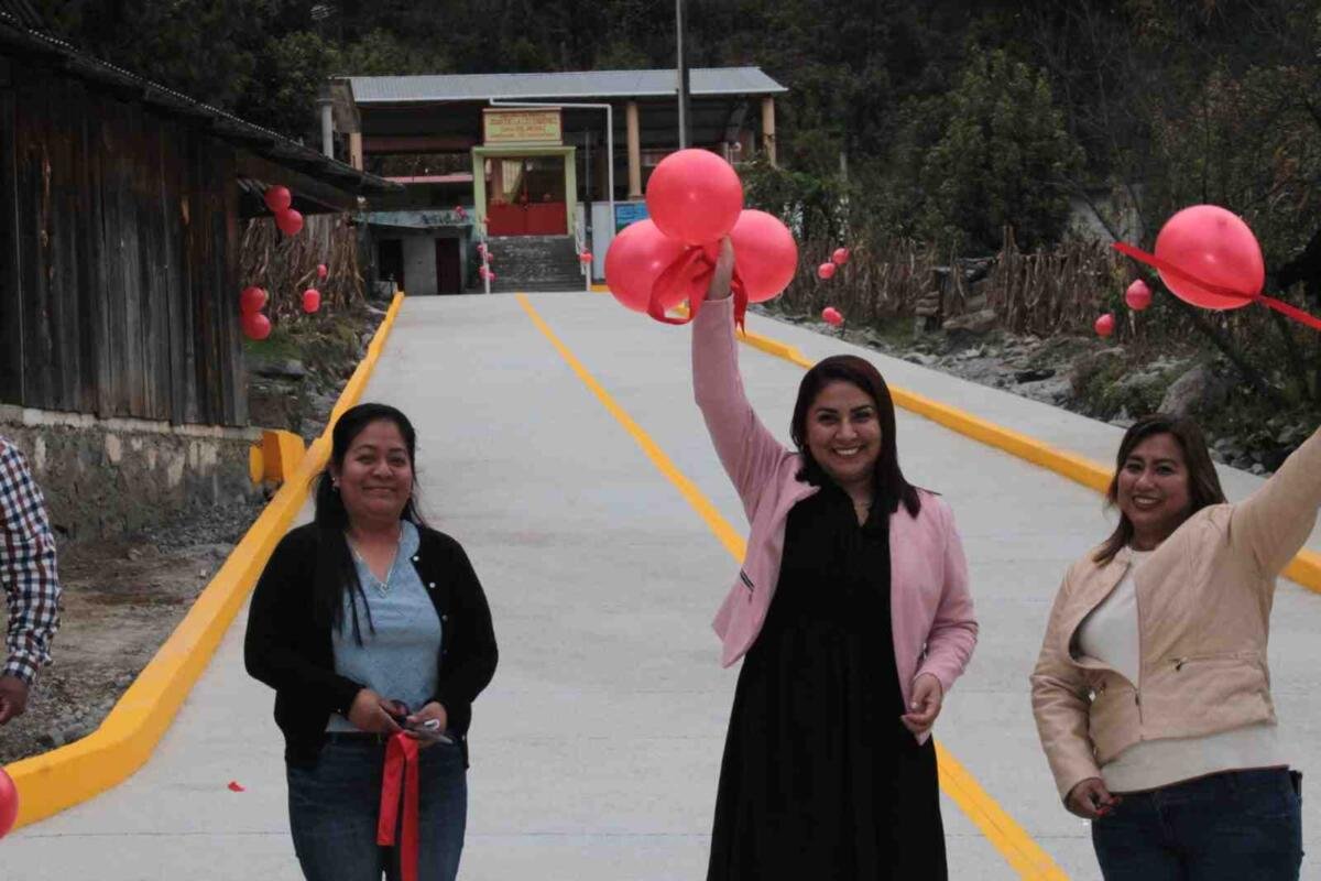 ENTREGA ALCALDESA DE CALCAHUALCO OBRA EN RINCÓN DE ATOTONILCO