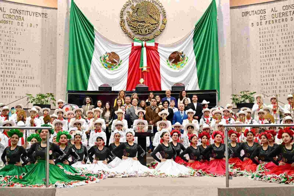 RECONOCEN A DELFINES MARCHING BAND