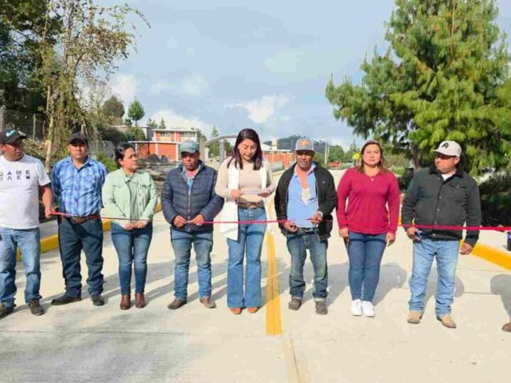 ENTREGA ALCALDESA DE CALCAHUALCO OBRA EN NUEVO VAQUERÍA