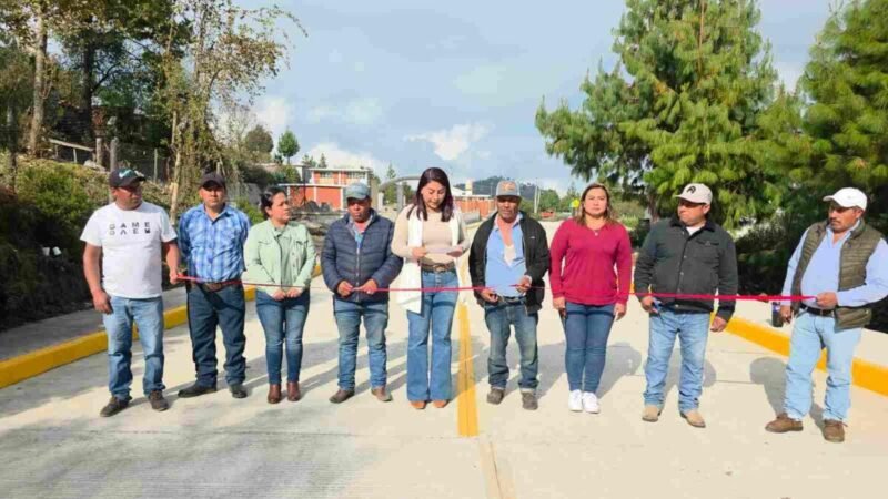 ENTREGA ALCALDESA DE CALCAHUALCO OBRA EN NUEVO VAQUERÍA