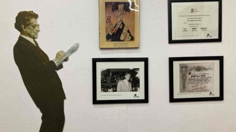 MONTAN EXPOSICIÓN DEL CHANGO CABRAL EN CASA DE CULTURA DE CÓRDOBA