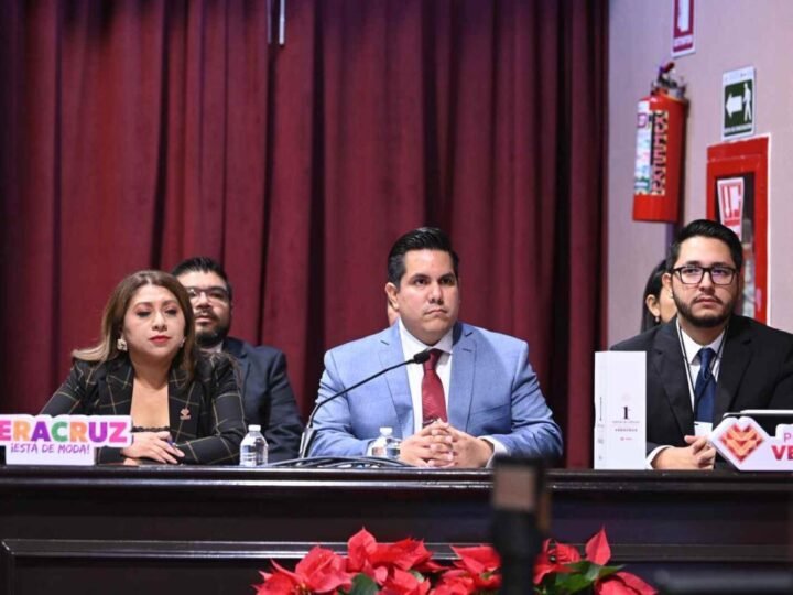 COMPARECE COORDINADOR DE COMUNICACIÓN SOCIAL ANTE EL CONGRESO