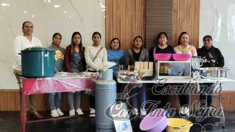 ENTREGA DIF PROYECTOS A ESCUELAS DE ALPATLÁHUAC