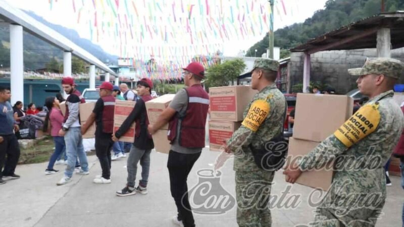 ENTREGAN APOYOS A FAMILIAS DE ALPATLÁHUAC