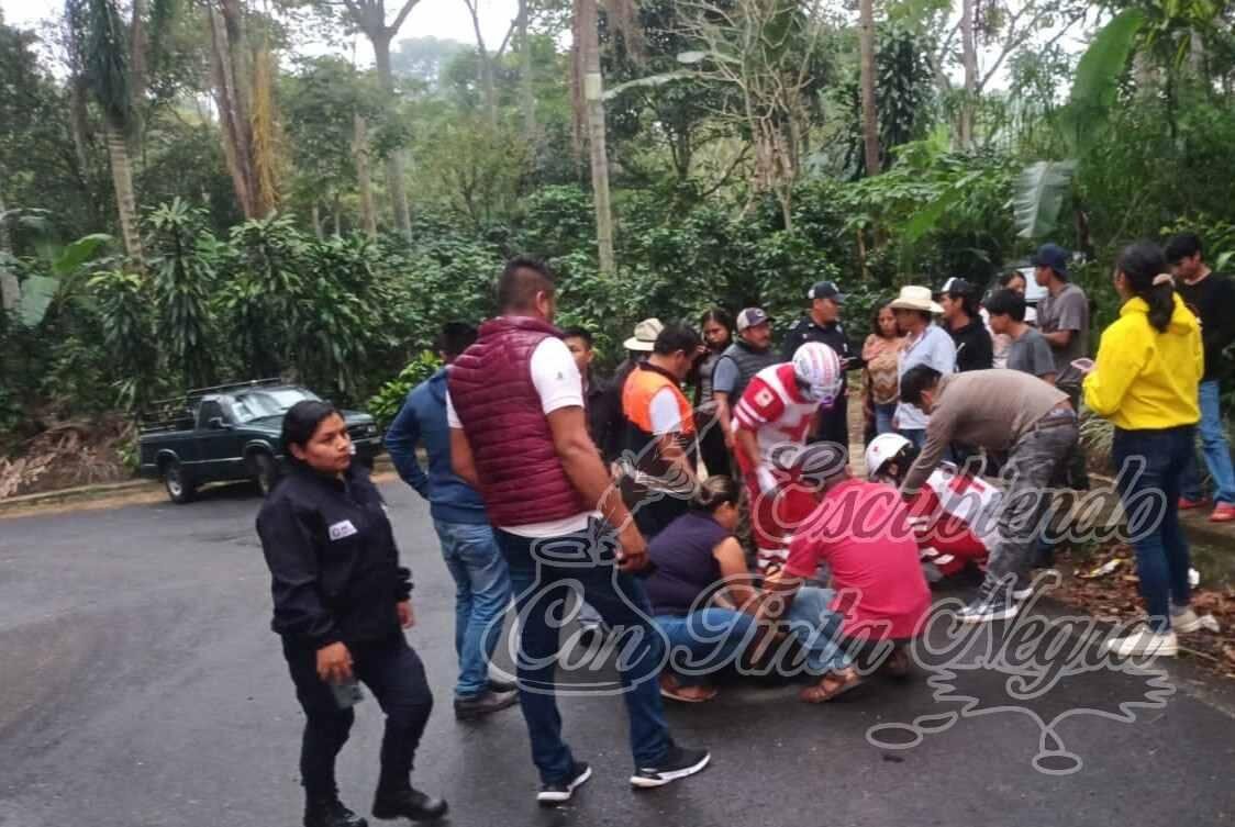 AUTO EMBISTE A JOVEN EN SOCHIAPA