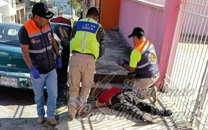AUTO EMBISTE Y MATA A HOMBRE DE IXHUATLÁN
