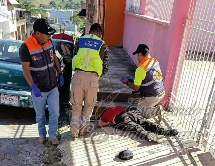 AUTO EMBISTE Y MATA A HOMBRE DE IXHUATLÁN