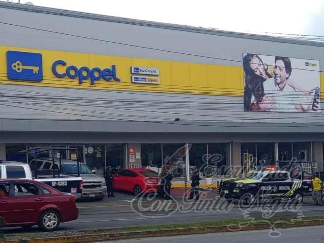 ASALTAN A MUJERES AL SALIR DE COPPEL