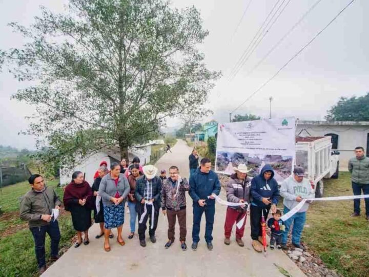 ENTREGA ALCALDE OBRA EN SAN JOSÉ HUILOTLA