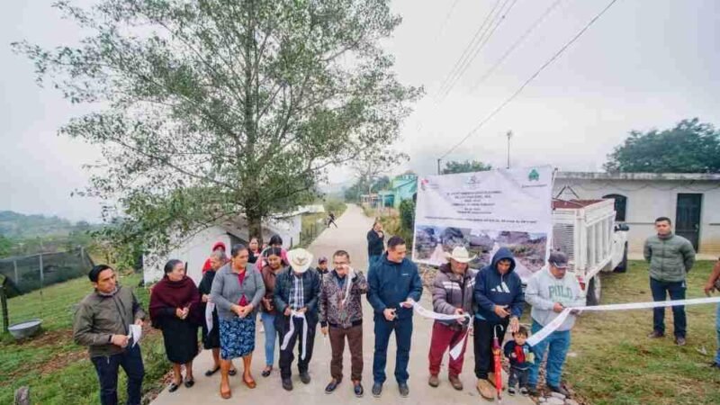 ENTREGA ALCALDE OBRA EN SAN JOSÉ HUILOTLA