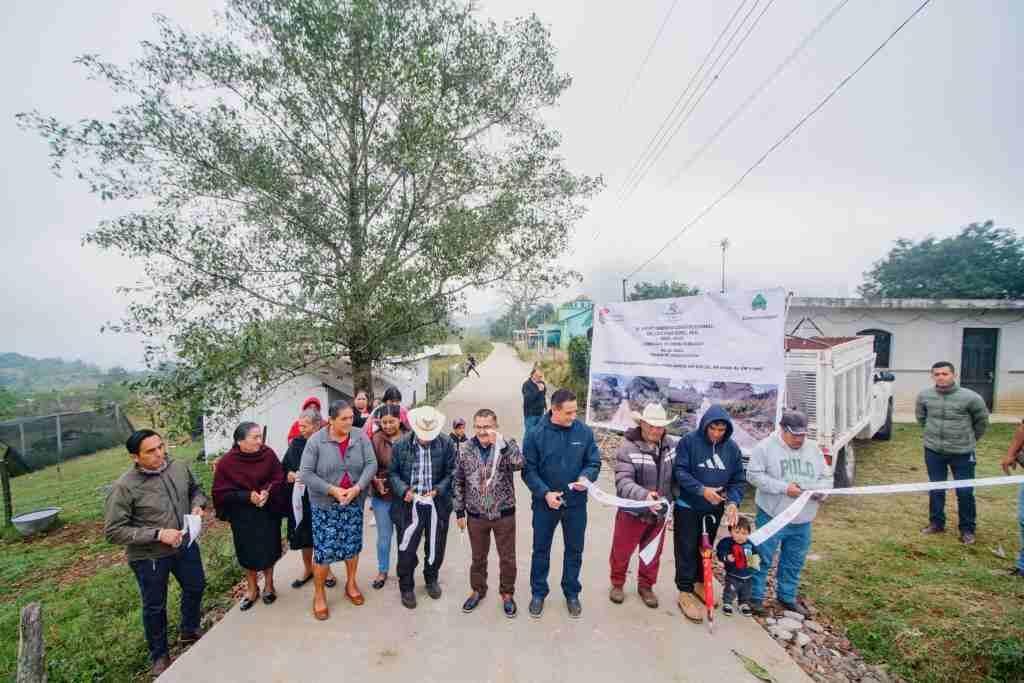 ENTREGA ALCALDE OBRA EN SAN JOSÉ HUILOTLA