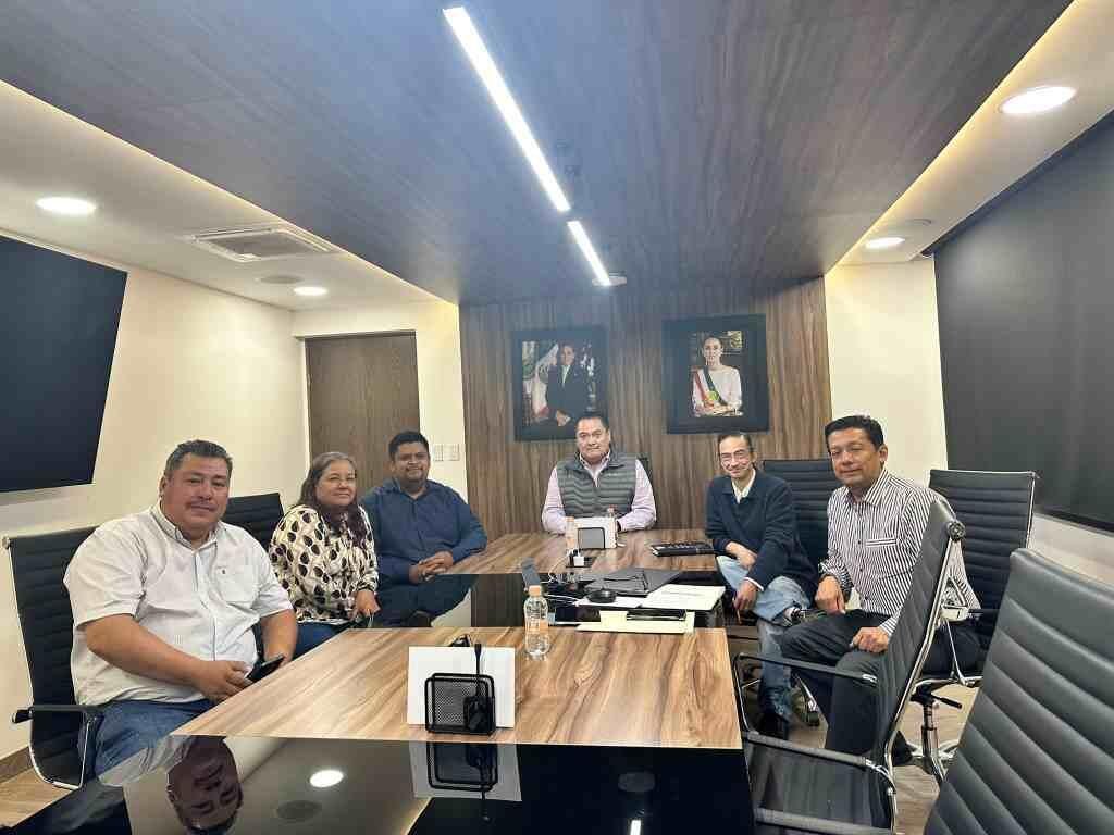 SE REUNE ALCALDESA ELECTA DE SOCHIAPA CON SECRETARIO DE LA SIOP