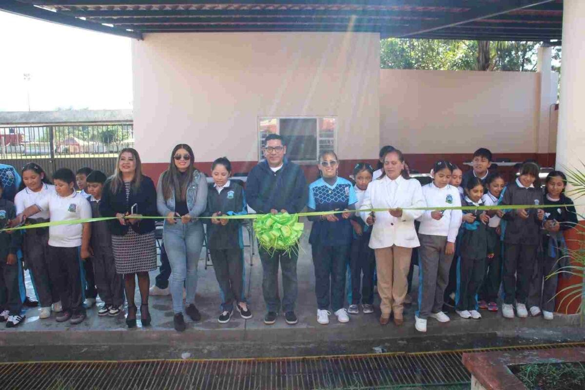 ENTREGA ALCALDE DE CHOCAMÁN COMEDOR ESCOLAR