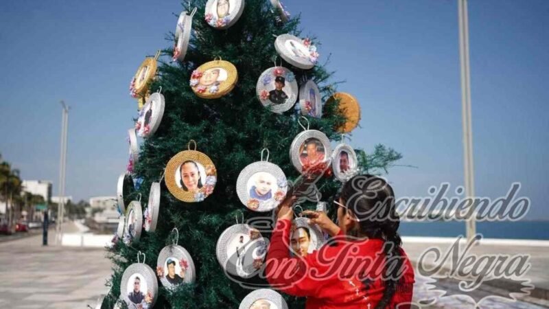 COLOCAN ÁRBOL DE LA AUSENCIA EN MEMORIA DE DESAPARECIDOS