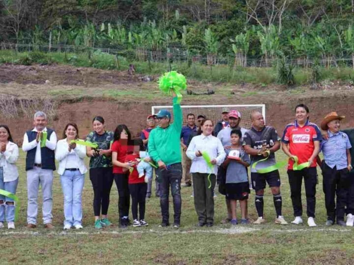 INAUGURA ALCALDE DE CHOCAMÁN CAMPO EL TUCÁN