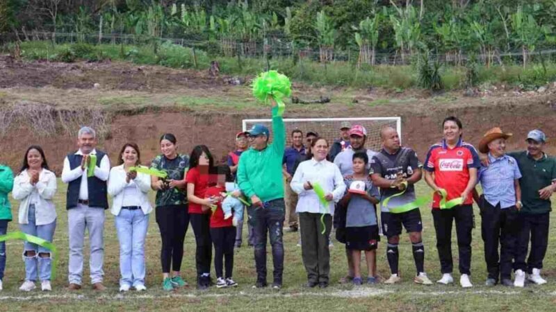INAUGURA ALCALDE DE CHOCAMÁN CAMPO EL TUCÁN