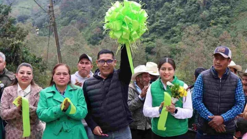 ERNESTO RUIZ ENTREGA PAVIMENTACIÓN EN CARRIZAL