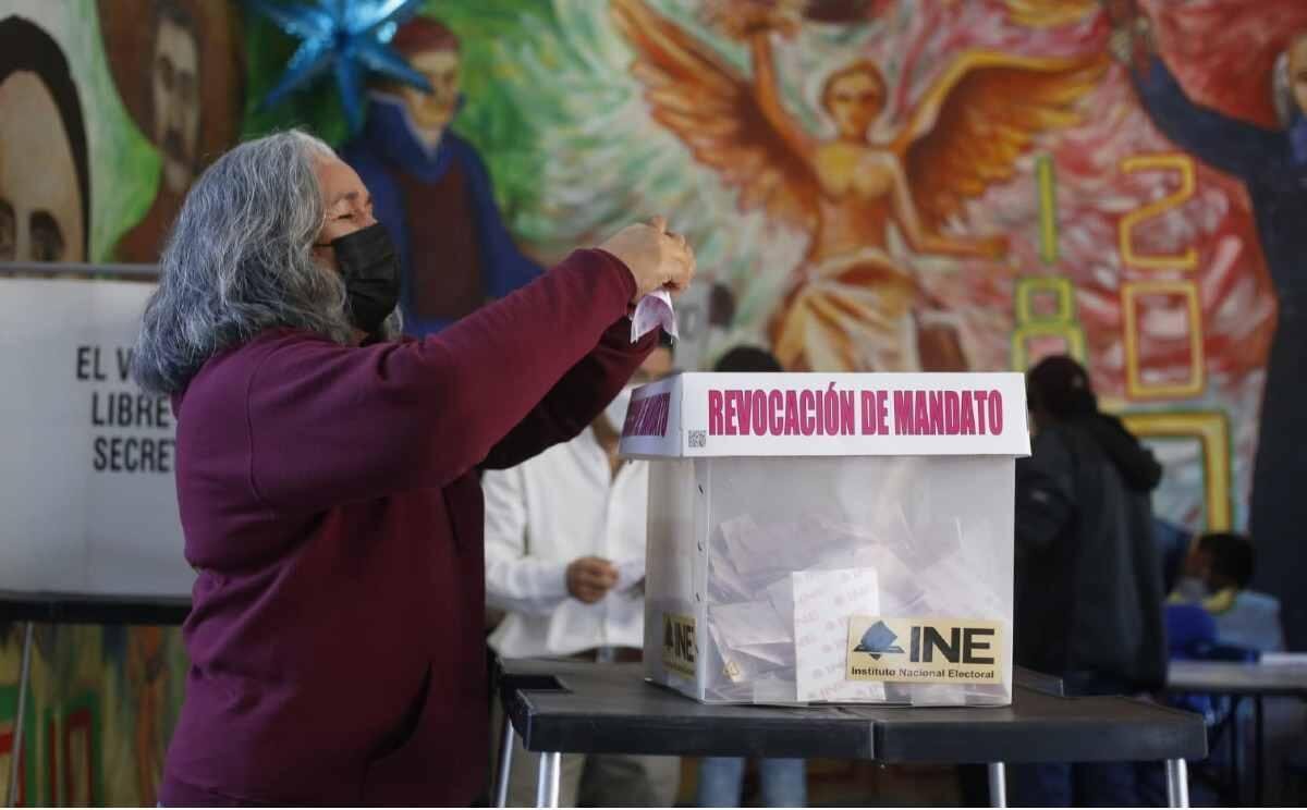 POSPONEN DISCUSIÓN PARA ADELANTAR A 2027 LA REVOCACIÓN DE MANDATO PRESIDENCIAL