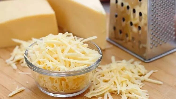 RETIRAN QUESO RALLADO POR CONTAMINACIÓN CON FRAGMENTOS DE METAL