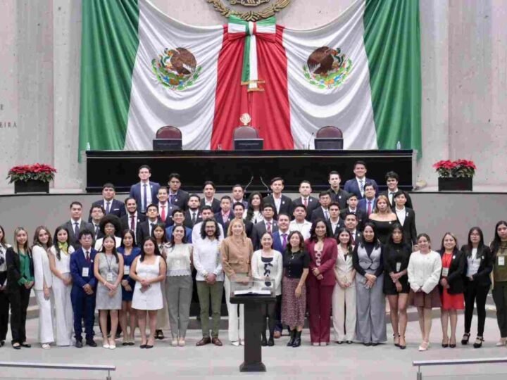 PRESENTAN PROPUESTAS EN PARLAMENTO DE LA JUVENTUD
