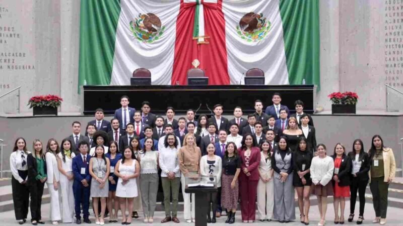 PRESENTAN PROPUESTAS EN PARLAMENTO DE LA JUVENTUD