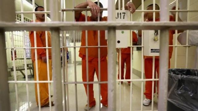 ESTADOS UNIDOS TRASLADA 14 PRISIONEROS A MÉXICO PARA QUE CUMPLAN SUS CONDENAS