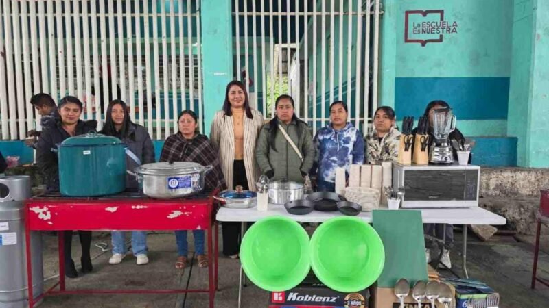 ENTREGAN COMEDORES A ESCUELAS DE CALCAHUALCO