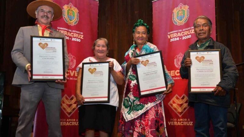 DISTINGUEN A PROMOTORES DE LA CULTURA EN EL ESTADO