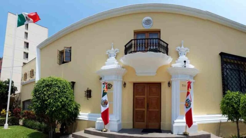 PERÚ INCREMENTA RESGUARDO EN EMBAJADA DE MÉXICO POR PELIGRO DE FUGA DE EXPRIMERA MINISTRA