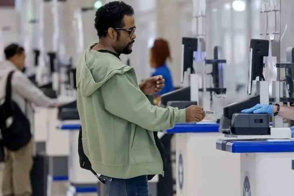 EU EMPIEZA A TOMAR DATOS BIOMÉTRICOS A EXTRANJEROS QUE ENTREN Y SALGAN DEL PAÍS