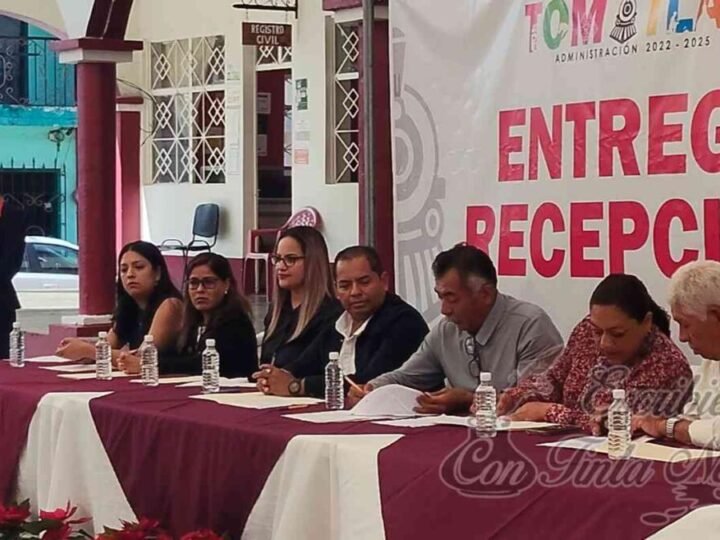 SE REÚNEN ALCALDES EN FUNCIONES Y ELECTO DE TOMATLÁN