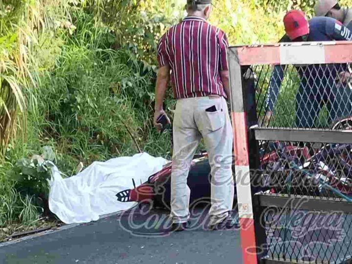 DERRAPA MOTOCICLISTA Y MUERE