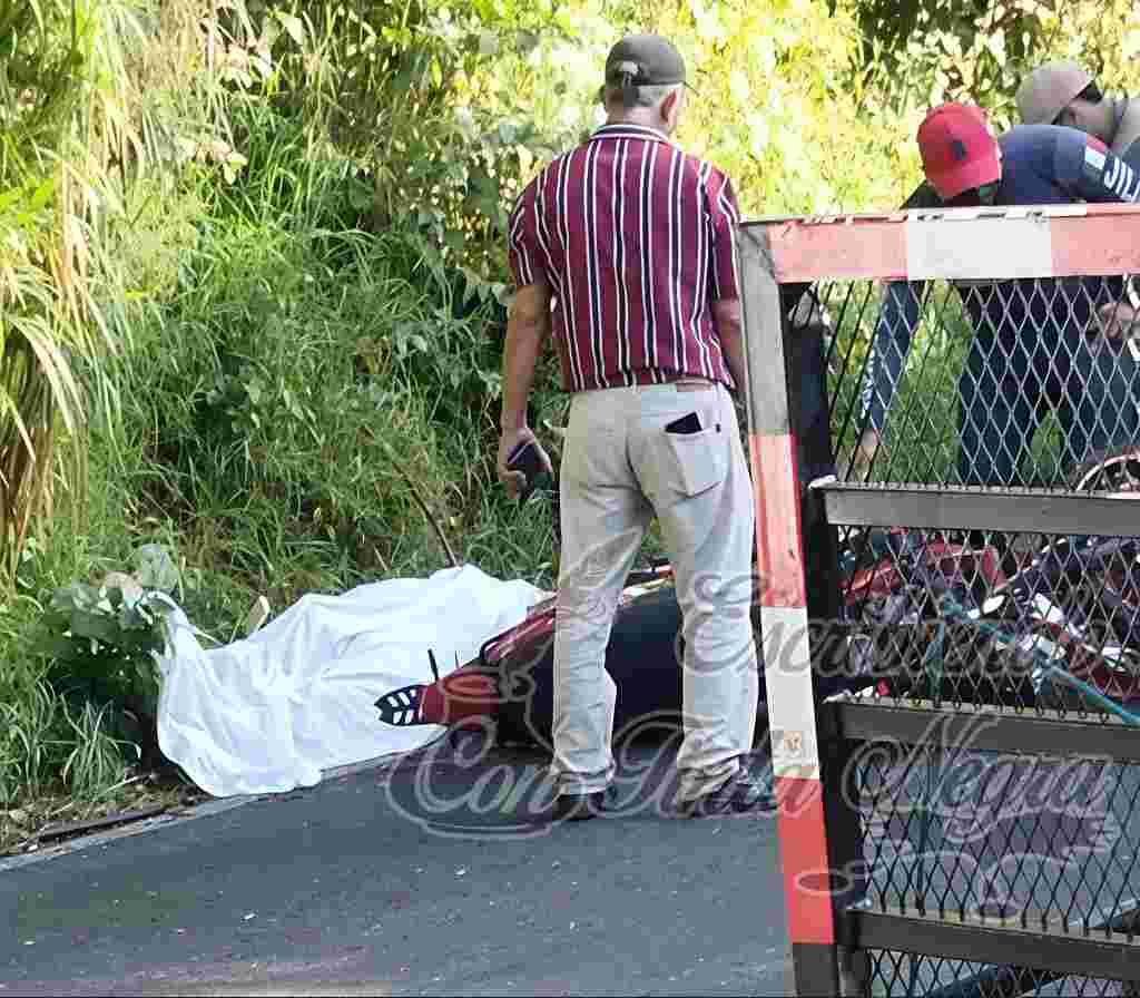 DERRAPA MOTOCICLISTA Y MUERE