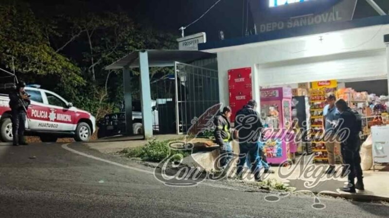 ASALTAN A COBRADOR DE ELEKTRA; POLICÍA RECUPERA MOTOCICLETA ROBADA