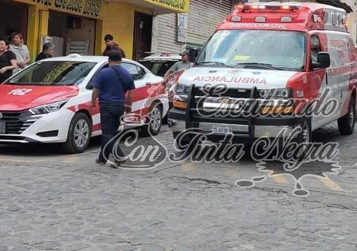 JOVEN QUEDA PRENSADO ENTRE TAXIS