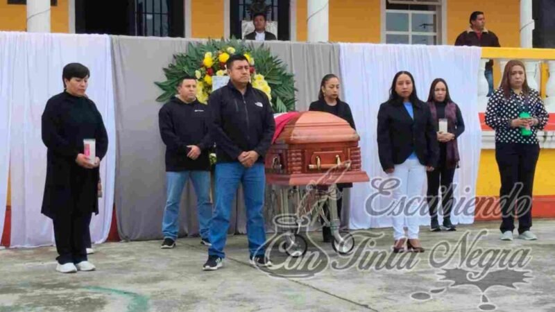 RINDEN HOMENAJE A EXSÍNDICO DE ALPATLÁHUAC