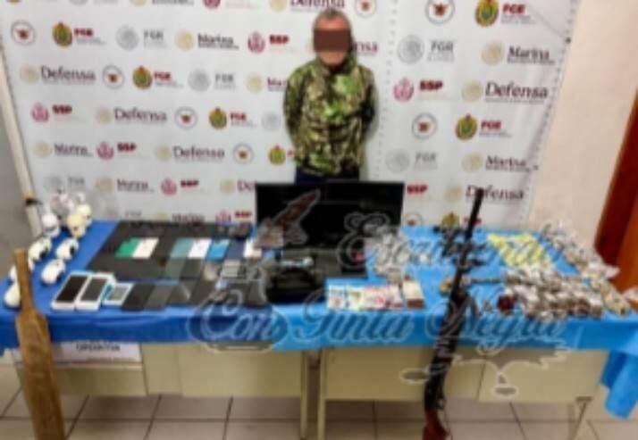 DETIENEN A SUJETO CON ARMAS Y DROGA
