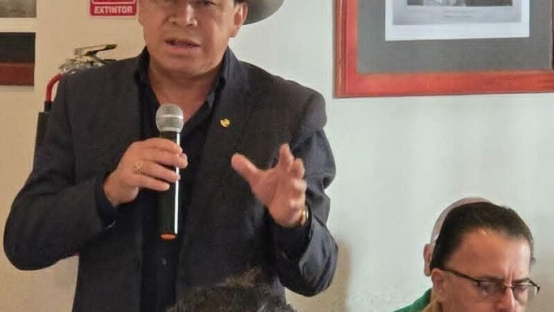 ¿RENUNCIA SECRETARIO DEL AYUNTAMIENTO DE HUATUSCO?